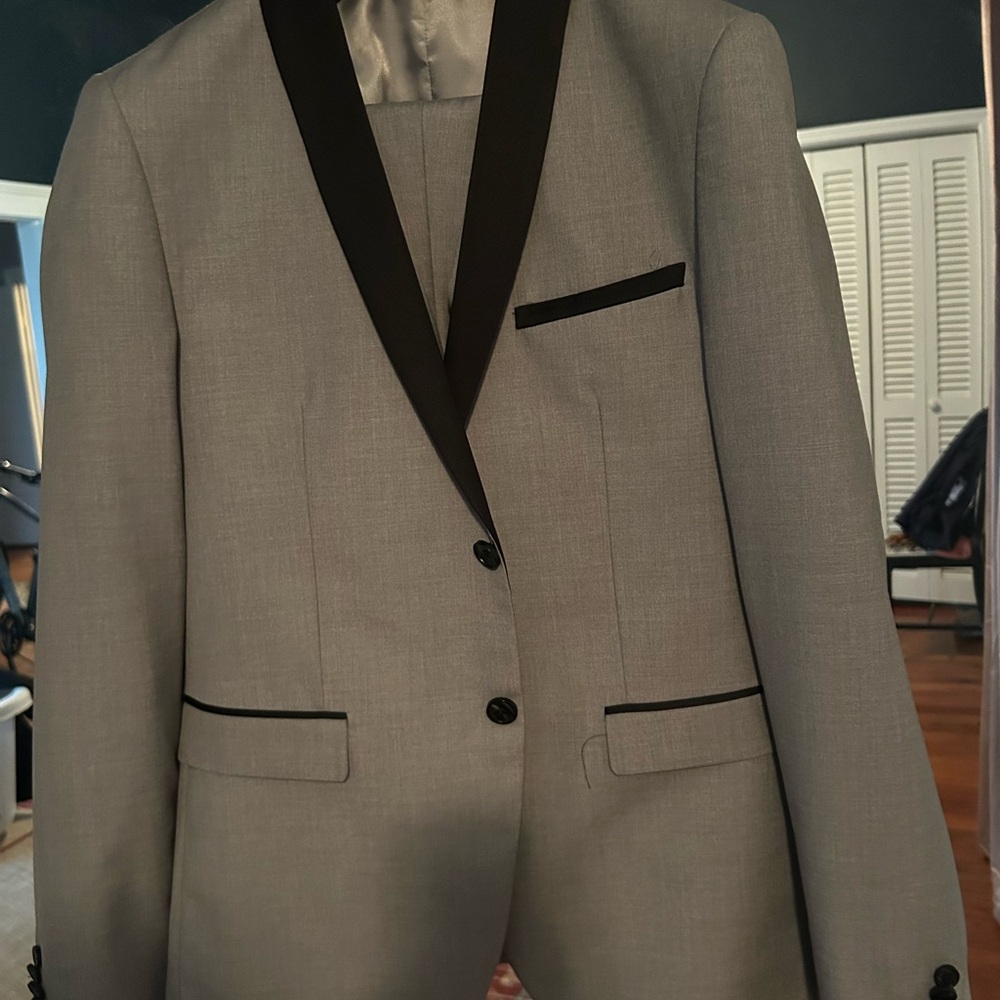 Men's Gray Blazer with Black Accents